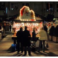 5179_0135 Marktstand auf einem Weihnachtsmarkt - Kopf Weihnachtsmann Dekoration. | Adventszeit  in Hamburg - Weihnachtsmarkt - VOL. 2